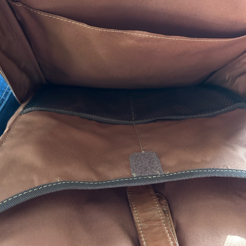 Piel Leander Leather Laptop Backpack - Picture 10 of 16
